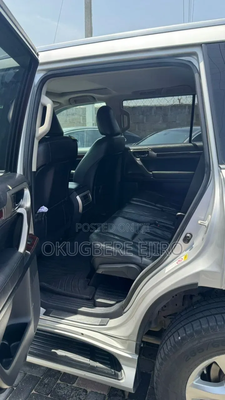 Lexus GX 2011 Silver