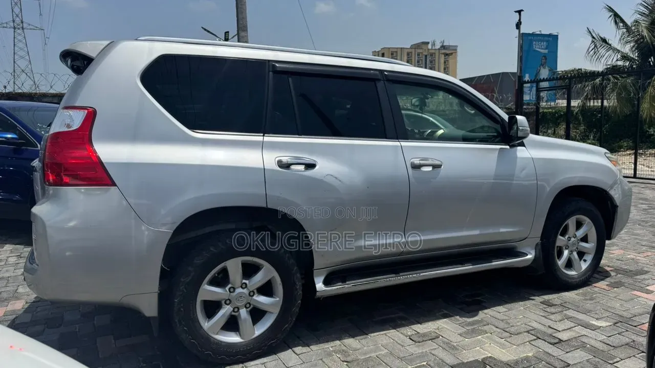 Lexus GX 2011 Silver