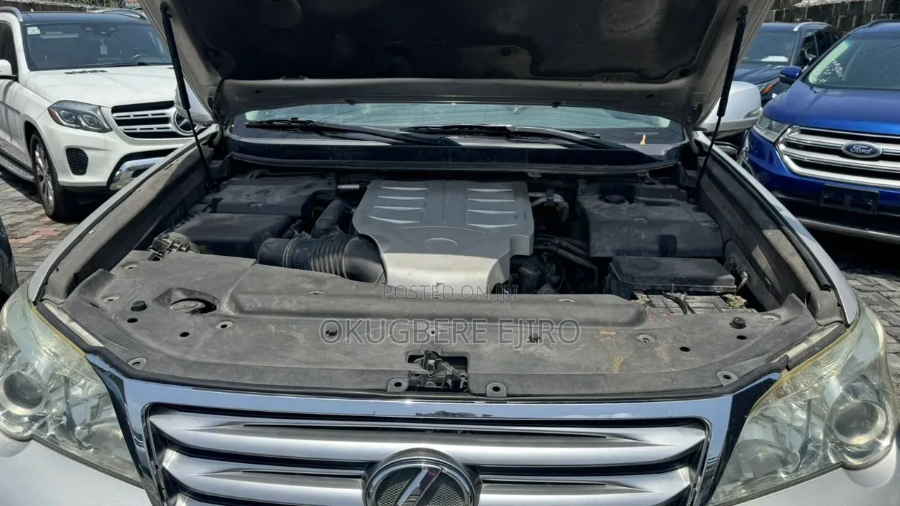 Lexus GX 2011 Silver