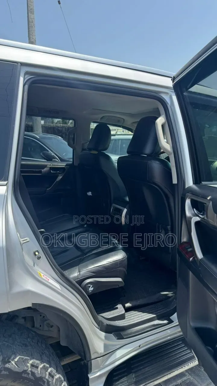 Lexus GX 2011 Silver