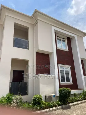 3bdrm Block of Flats in Central Business District for sale