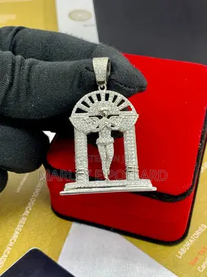Arch Angel VVS Moissanite Pendant Necklace