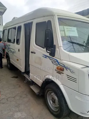 Bus 2023 White