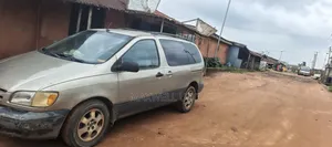Toyota Sienna 1999 Gray