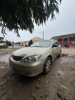 Toyota Camry LE 4dr Sedan (2.4L 4cyl 4A) 2004 Gold