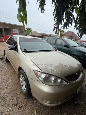 Toyota Camry LE 4dr Sedan (2.4L 4cyl 4A) 2004 Gold