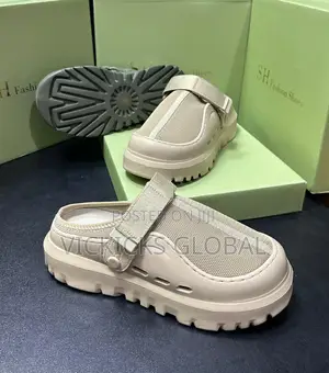 UGG Unisex Crocs