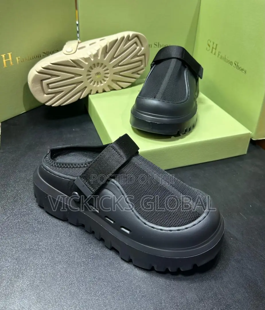 UGG Unisex Crocs