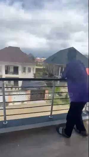 2bdrm Apartment in Lekki Phase 2 for rent