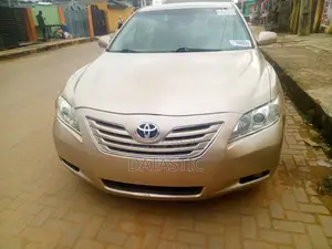 Toyota Camry XLE 4dr Sedan (2.4L 4cyl 5A) 2009 Gold