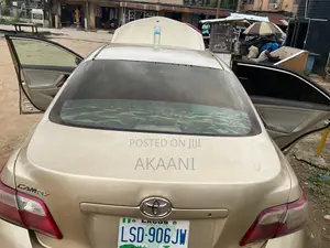 Toyota Camry SE 4dr Sedan (2.4L 4cyl 5A) 2007 Gold