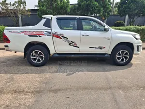Toyota Hilux 2019 White