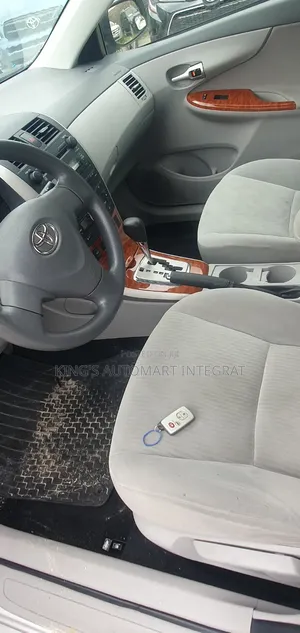 Toyota Corolla 2010 Silver