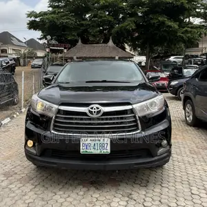 Toyota Highlander LE V6 4x4 (3.5L 6cyl 6A) 2016 Black