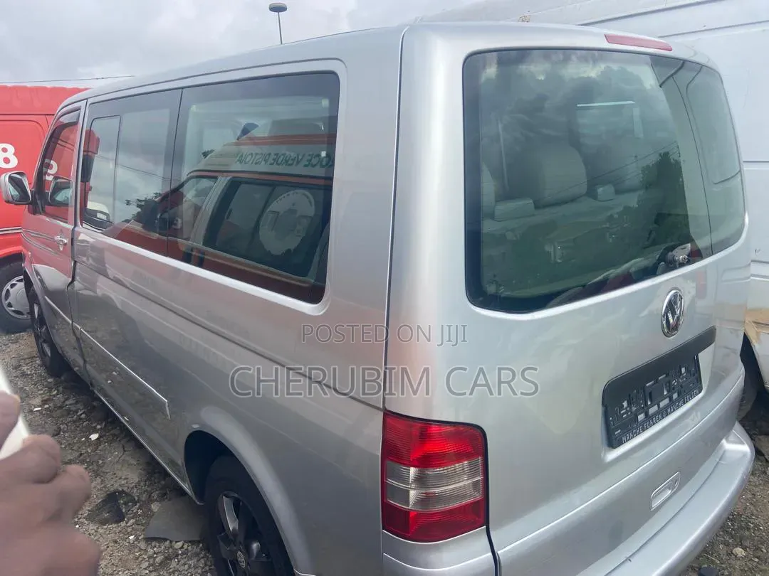 Volkswagen Transporter 2012 Grey