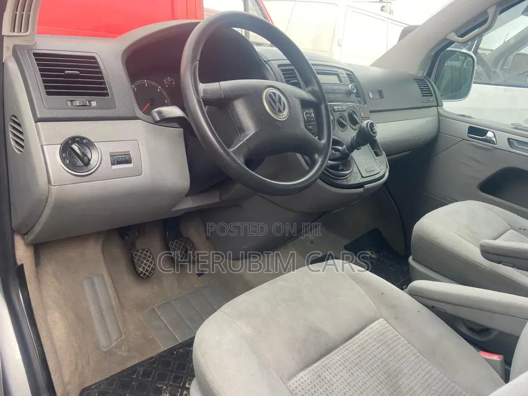 Volkswagen Transporter 2012 Grey