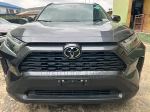 Toyota RAV4 XLE 2025 Gray