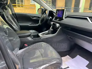Toyota RAV4 XLE 2025 Gray