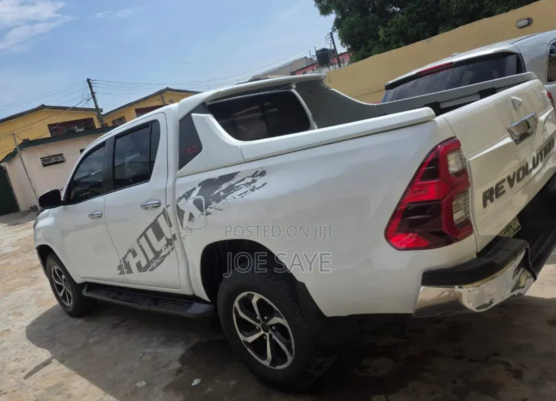 Toyota Hilux 2020 White