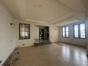 4bdrm Duplex in Banana Island for rent