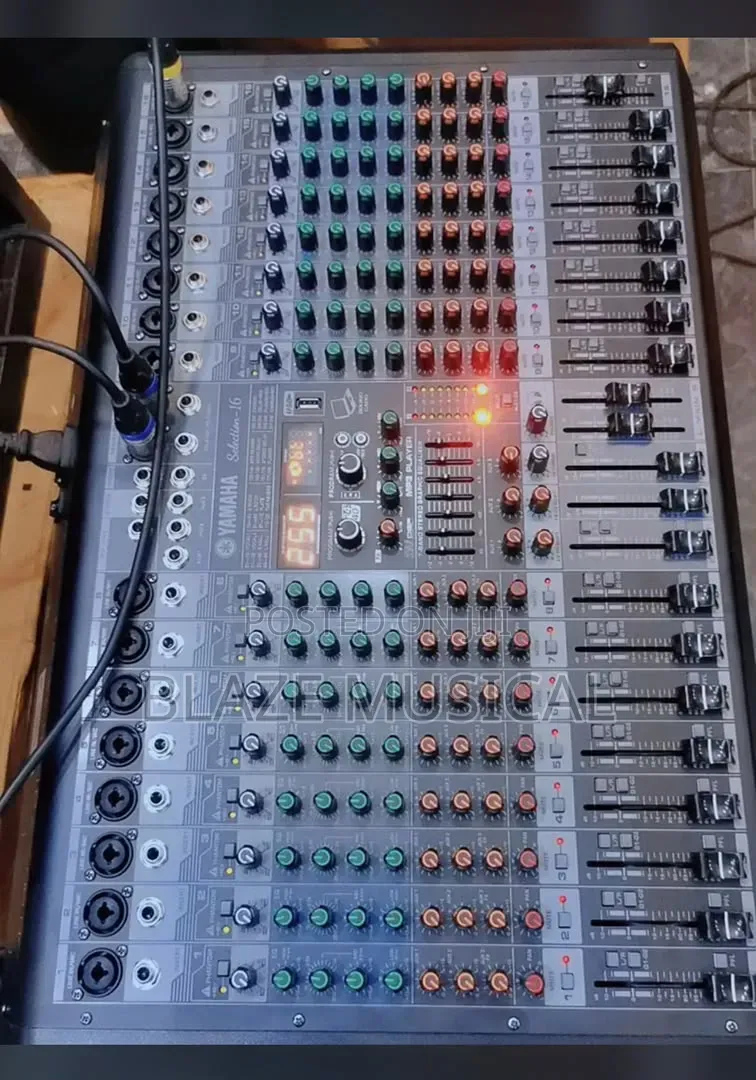 Yamaha Professional 16chanel Mixer