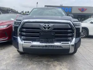 Toyota Tundra 2022 Black