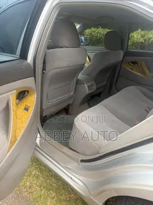 Toyota Camry LE 4dr Sedan (2.5L 4cyl 6A) 2011 Silver