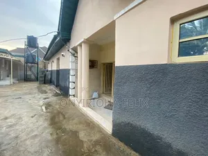 3bdrm Bungalow in Off 3Rd Avenue, Bunkoro for rent