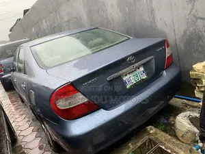 Toyota Camry LE 4dr Sedan (2.4L 4cyl 4A) 2004 Blue