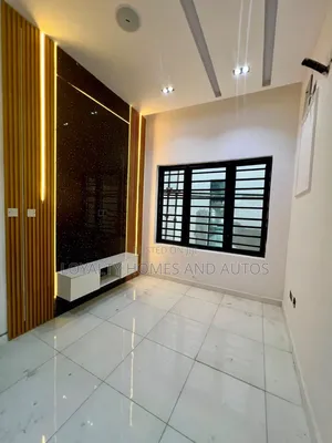 6bdrm House in Banana Island for sale