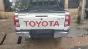 Toyota Hilux 2020 White