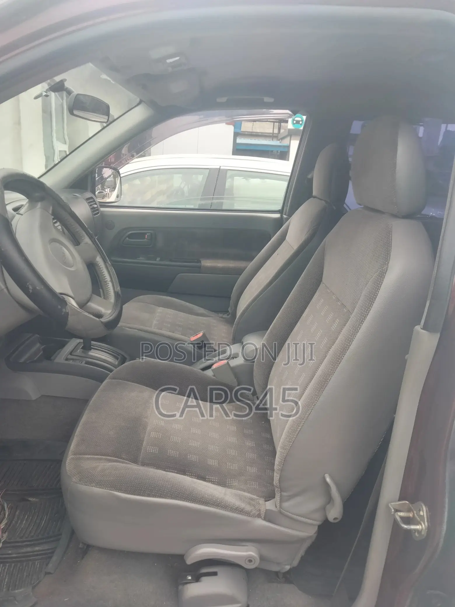 Isuzu D-MAX 2004 White