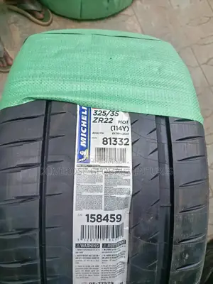 325/35/22 and 285/40/22 Michelin Tyres forGLE