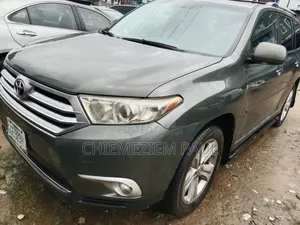 Toyota Highlander 2012 Green