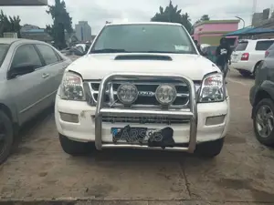 Isuzu D-MAX 2004 White