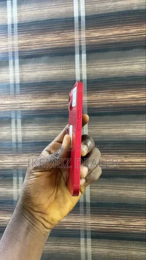 Apple iPhone 13 128 GB Red