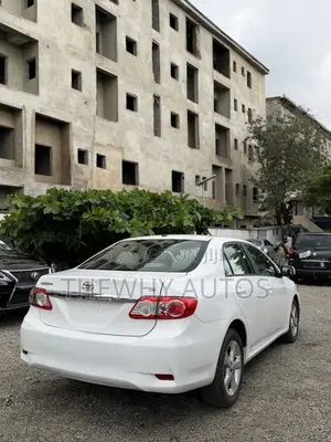 Toyota Corolla LE Special Edition 4dr Sedan (1.8L 4cyl 4A) 2013 White