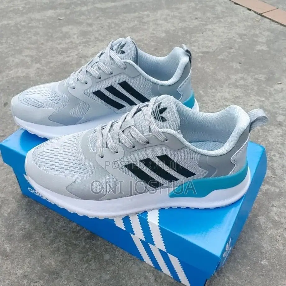 Adidas Sneakers