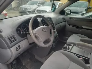 Toyota Sienna 2005 Silver