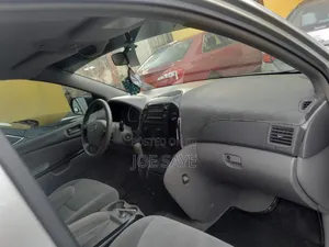 Toyota Sienna 2005 Silver