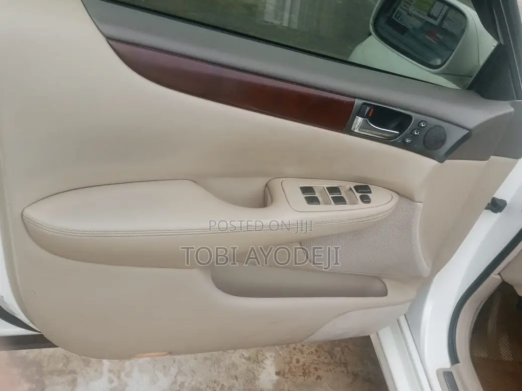 Lexus ES 2025 White