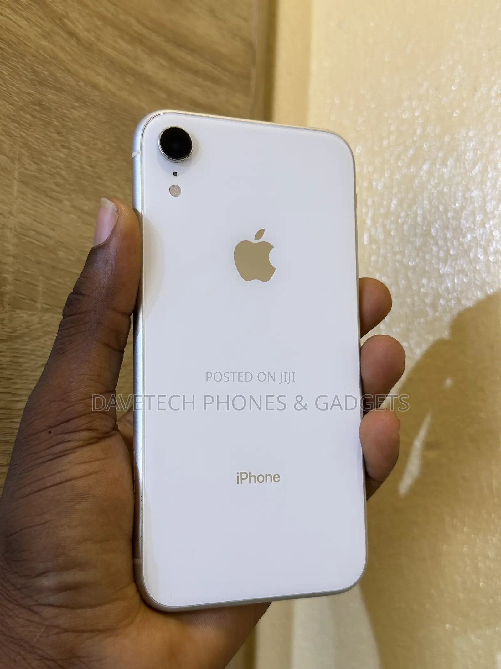 Apple iPhone XR 64 GB White