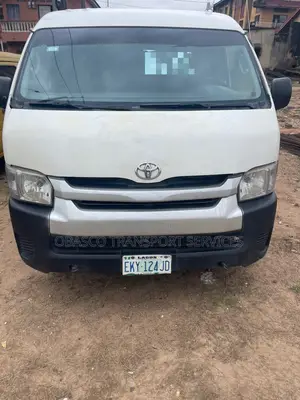Toyota HiAce 2010 White