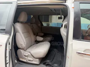 Toyota Sienna XLE Premium 8-Passenger 4dr Minivan (3.5L 6cyl 6A) 2015 White