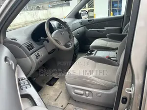 Toyota Sienna LE 2009 Silver