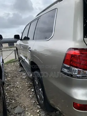 Lexus LX 570 AWD 2013 Gold