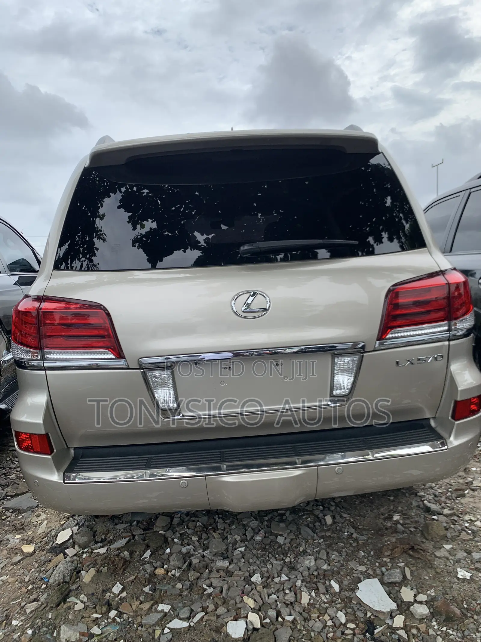 Lexus LX 570 AWD 2013 Gold