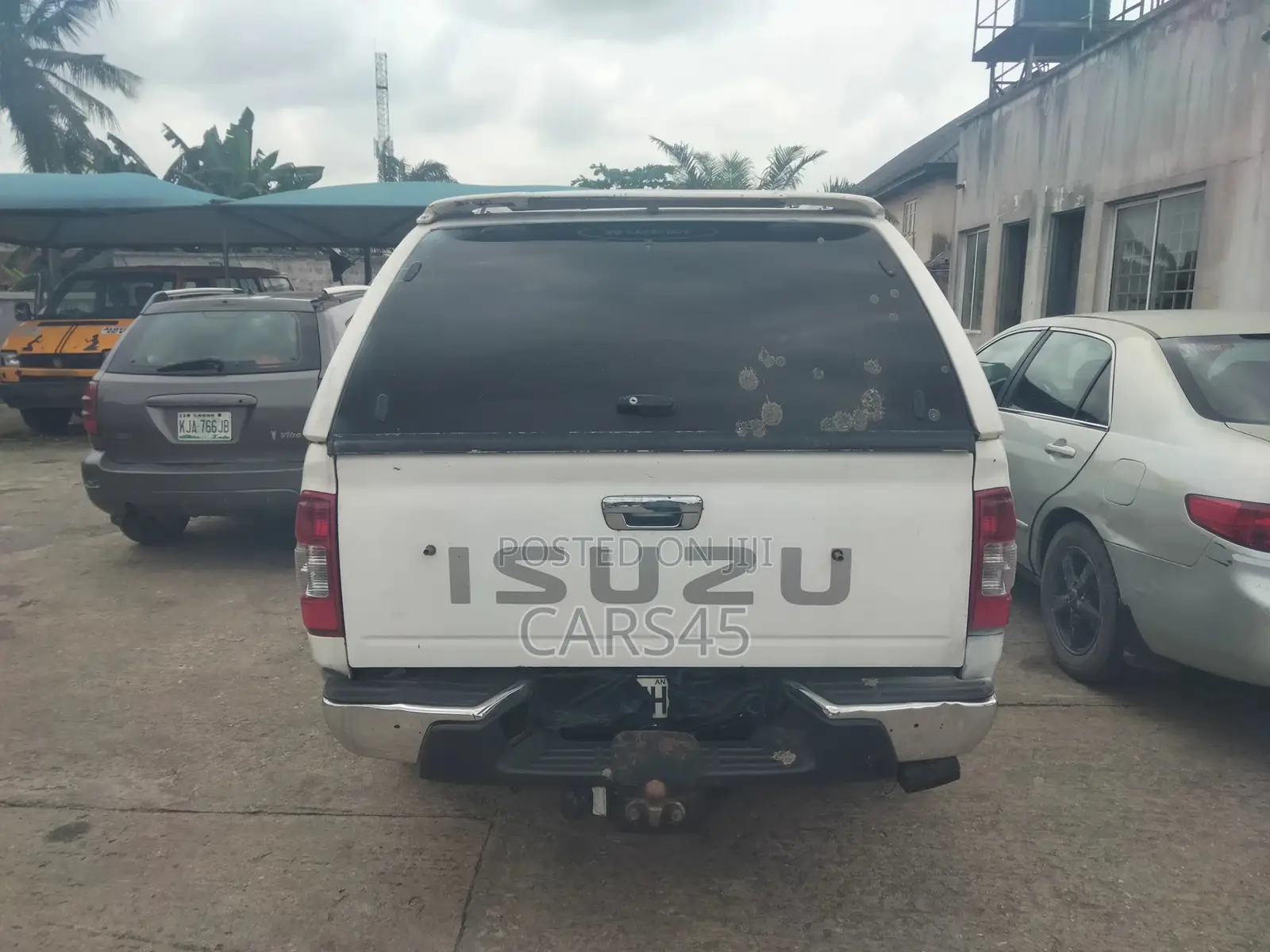 Isuzu D-MAX 2004 White