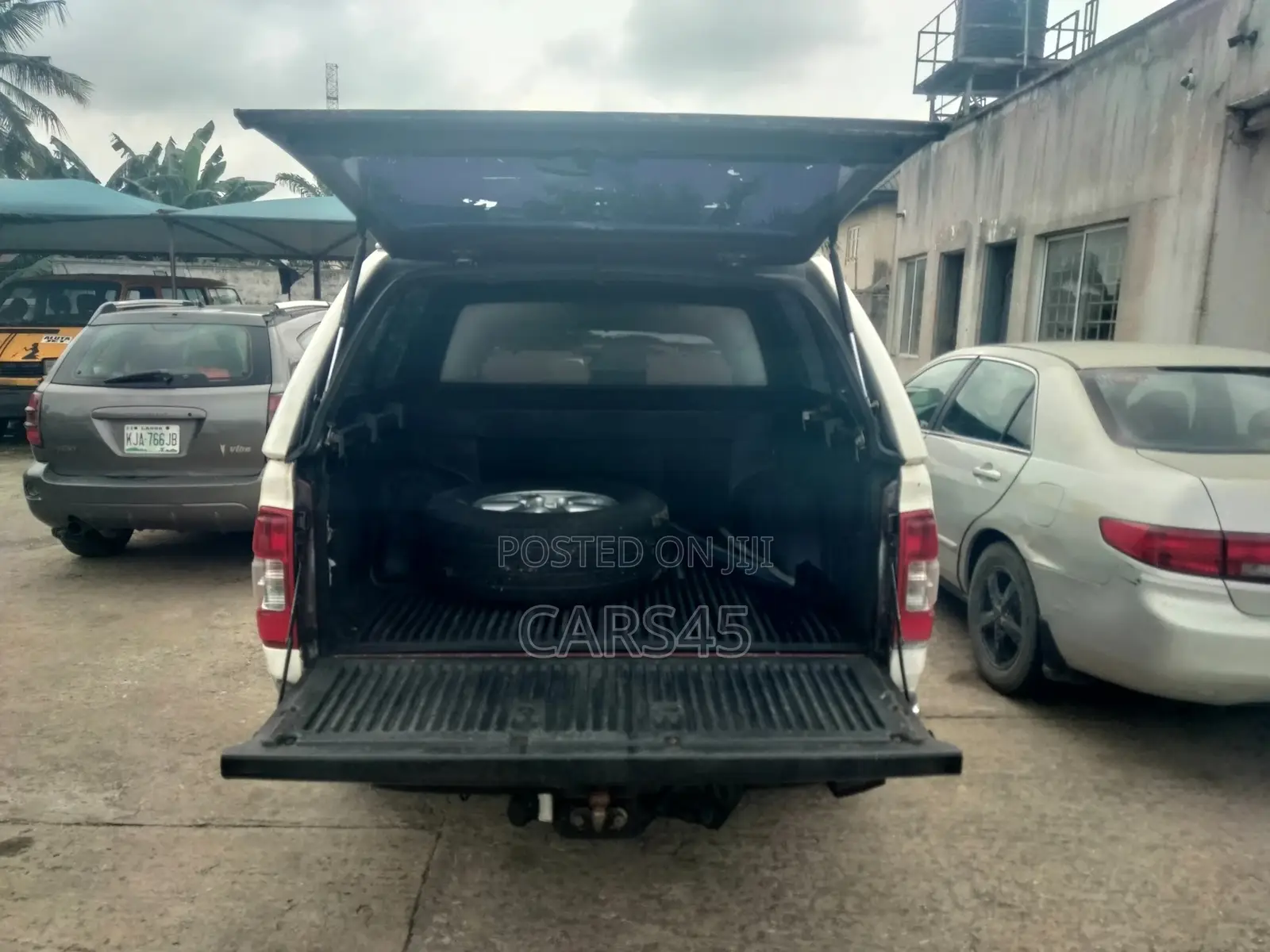 Isuzu D-MAX 2004 White