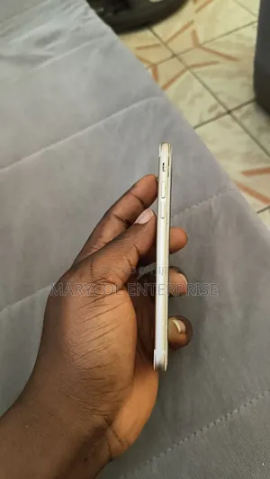 Apple iPhone 6 64 GB White